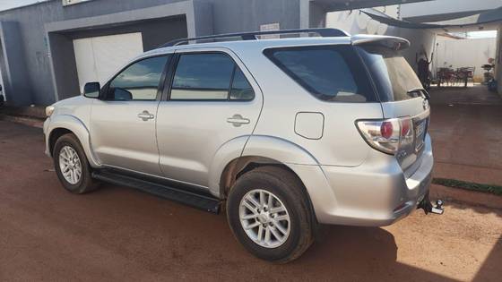 TOYOTA HILUX SW4 3.0 SRV 4X4 7 LUGARES 16V TURBO INTERCOOLER DIESEL 4P AUTOMÁTICO